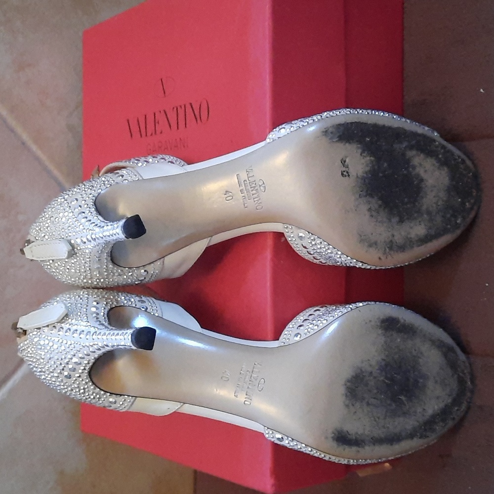 Studded white heels by Valentino - Picture 5 of 5